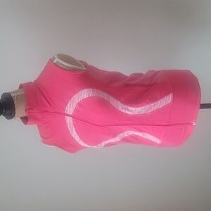 Lululemon in stride Pink Zipper Vest with reflective bird or doves on back size4